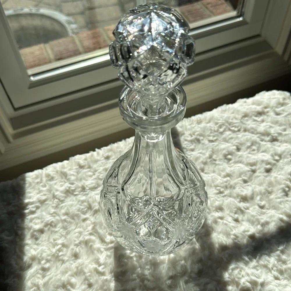 ANNA HUTE~BLEIKRISTALL~CRYSTAL DECANTER~BEAUTIFUL CUTS & DESIGN~KCC